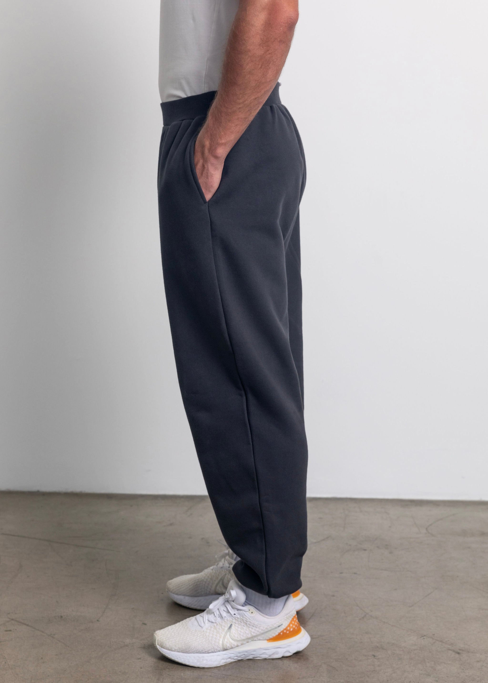 THE MONACO OVERSIZED SWEATPANTS IN CHARCOAL